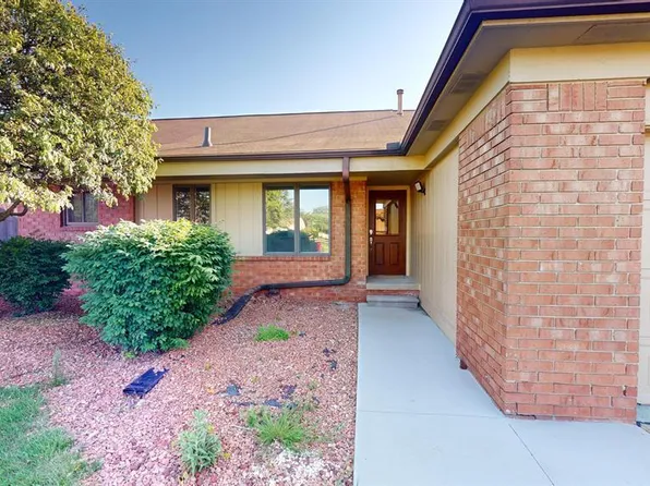 20502 Pine Meadow Dr, Clinton Township, MI 48036