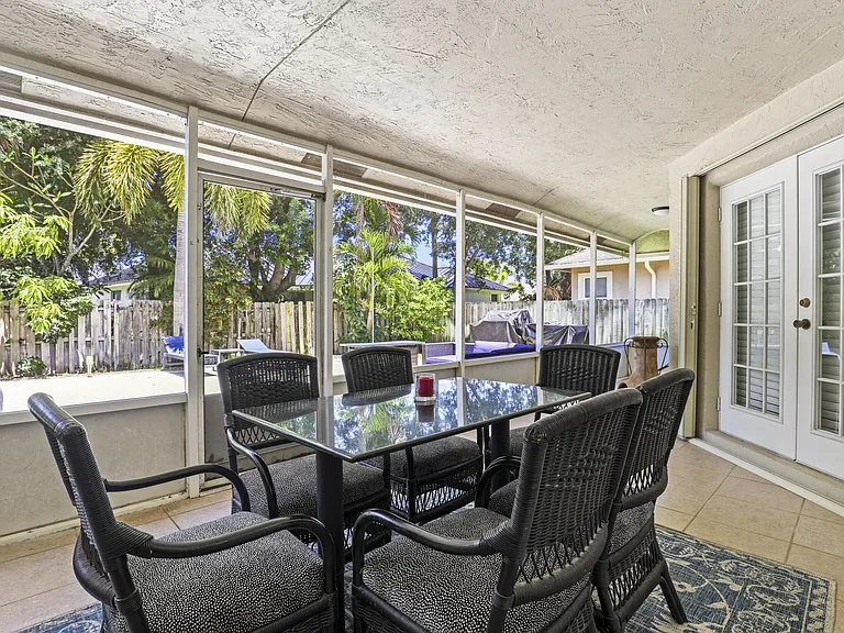 13885 Sheffield St — Photo 27
