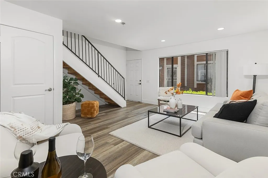 2 bed, 1.5 bath, 1190 sqft, $3,400 — Photo 1
