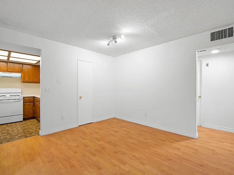 330 Pioneer Dr #6 — Photo 6