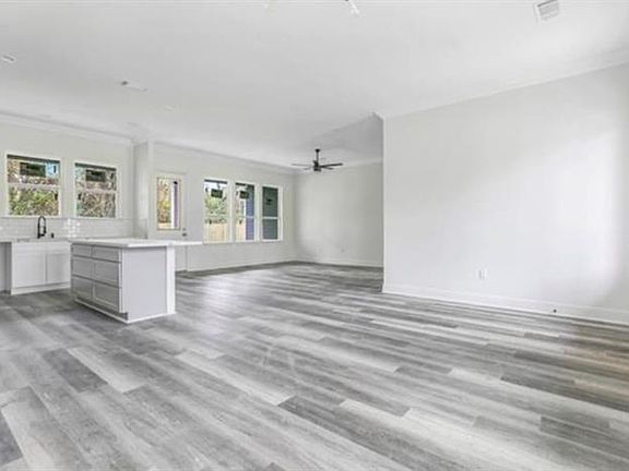 4th image of 3001 Bartolo St