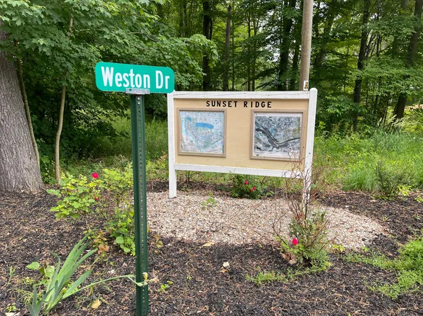 9071 Weston Dr, Coopersville, MI 49404