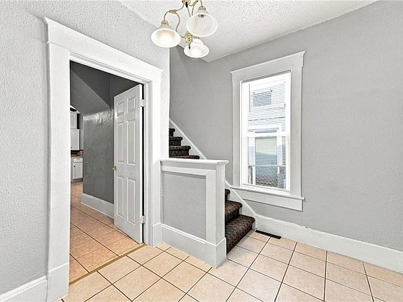 5th image of 212 N Valley St