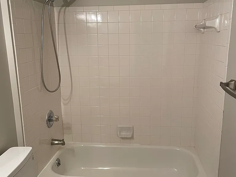 400 Lakeview Dr #9 — Photo 5