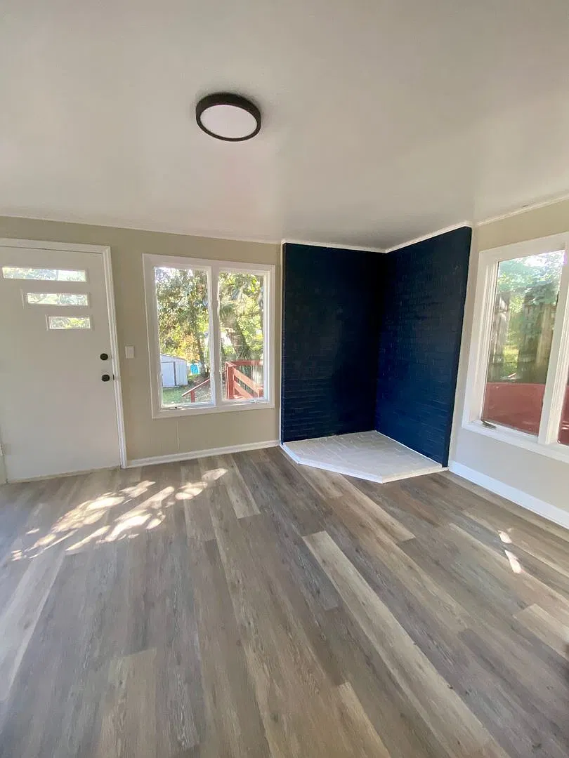 2314 Wycliffe Avenue — Photo 3