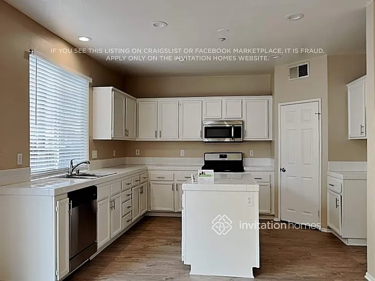 1454 Haddington Dr — Photo 8