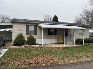 12 Maple Dr, Olmsted Falls, OH 44138