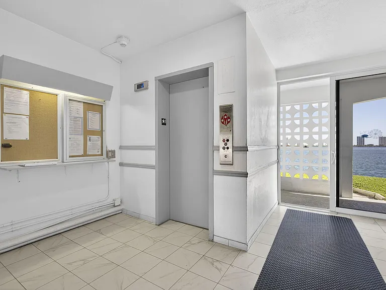 100 Shore Ct #307 — Photo 39