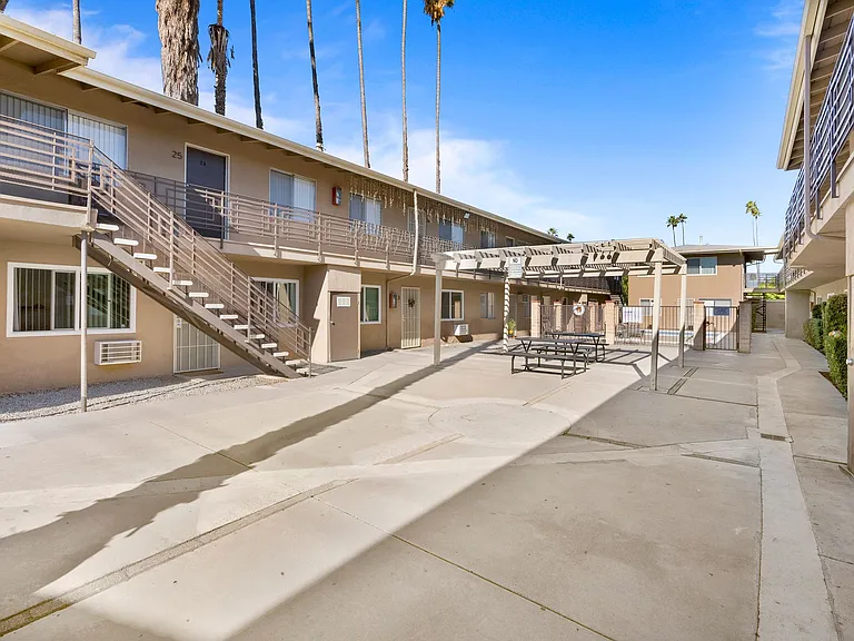 Briarwood Apartments - Riverside, CA — Photo 36
