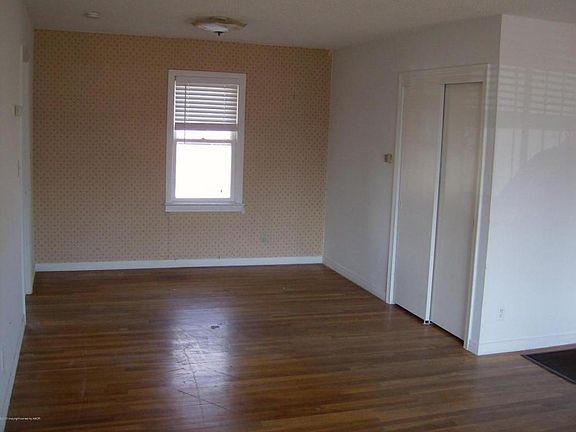 4th image of 4204 Wolflin Ave