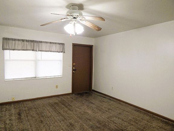 3rd image of 205 W Towne Pl