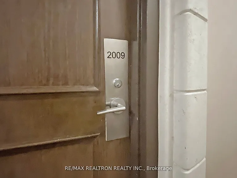 7 Lorraine Dr #2009 — Photo 30