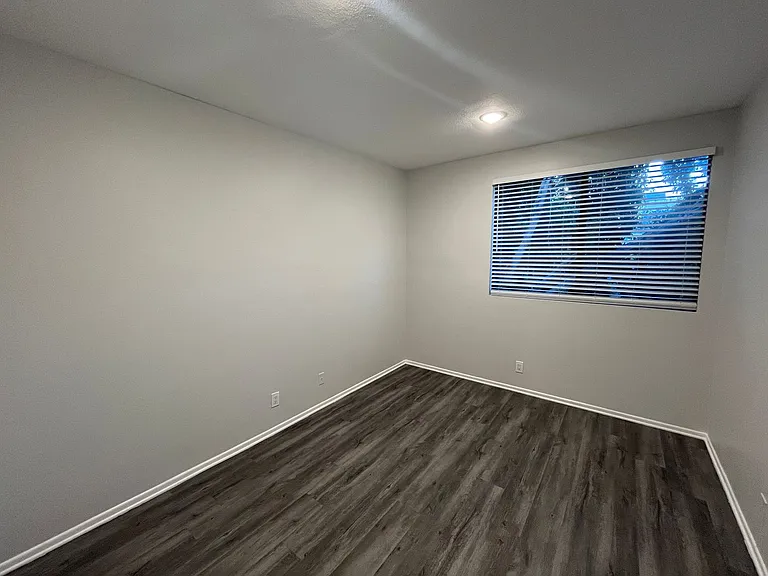 1527 Veteran Ave — Photo 21