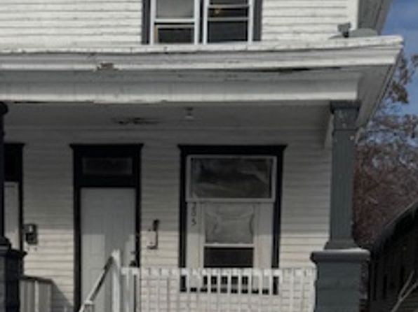 205-207 W Oregon St #205