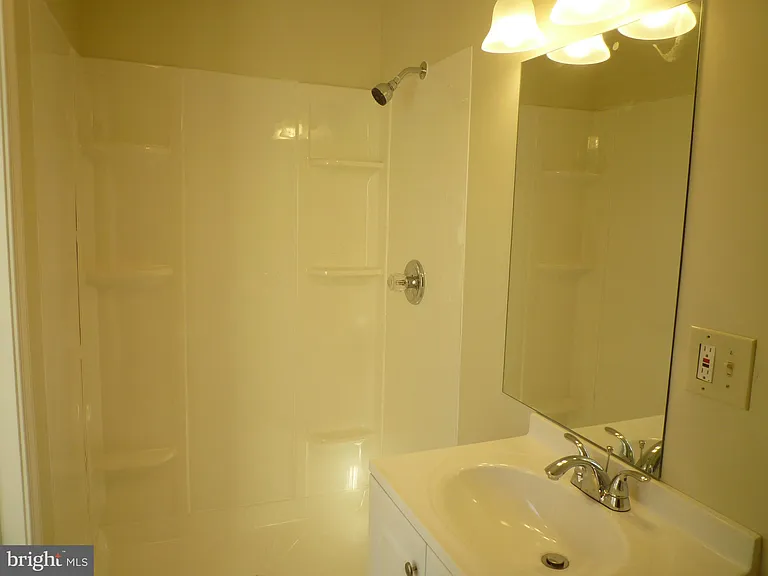 504 S Washington St — Photo 32