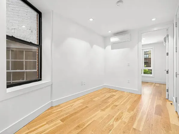 325 East 93rd Street image 2 of 10