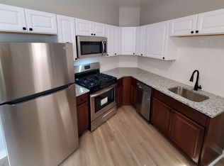2064 W Hutchinson St APT 3, Chicago, IL 60618