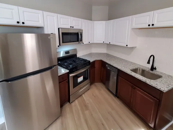 2064 W Hutchinson St APT 3, Chicago, IL 60618