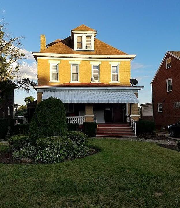 Outside - Front Yard