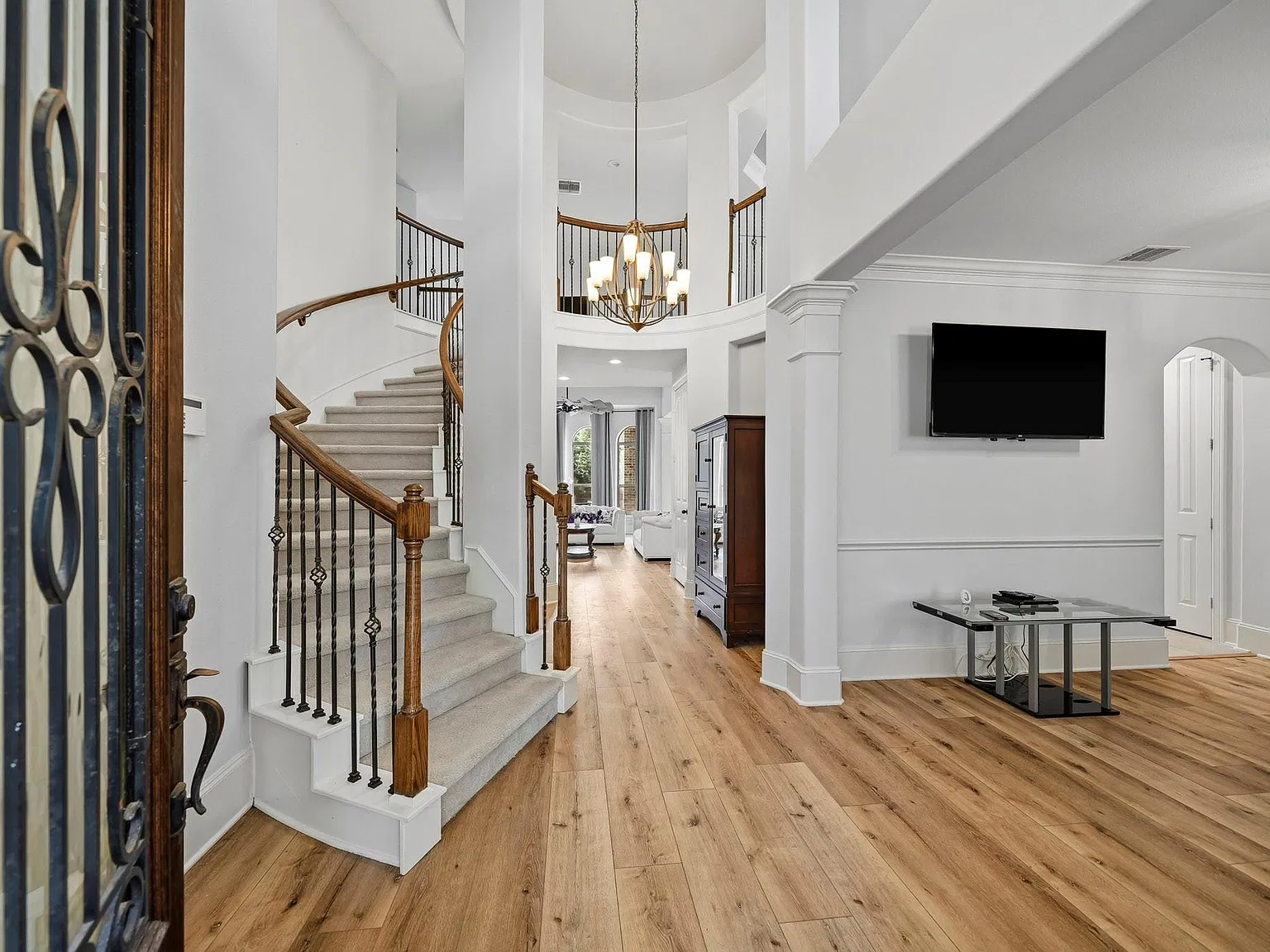 4 bed, 2.5 bath, 2808 sqft, $3,500 — Photo 3