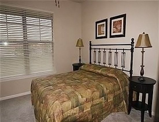 BP4C903-835-queen-bedroom