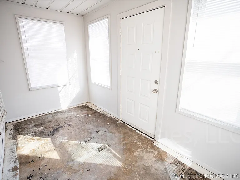 2604 E 7th St S — Photo 50