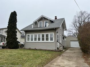 2341 Edinburgh Rd, Waterford, MI 48328