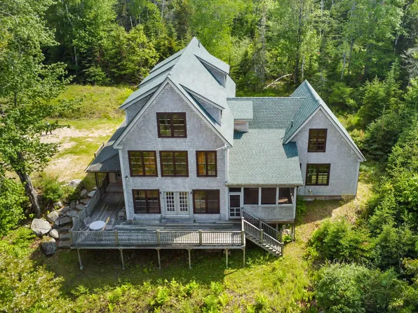 24 Moosewood Lane, Brooksville, ME 04617