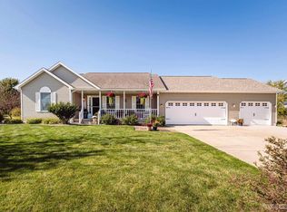 905 Ann Ct, Belleville, WI 53508