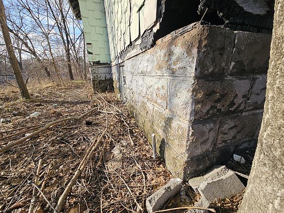 3rd image of 3992 Madison St