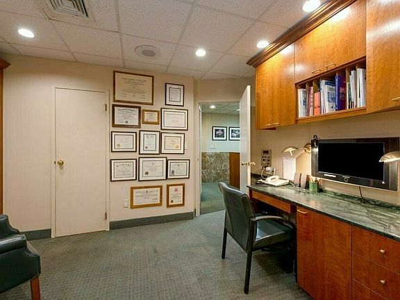 4th image of 901 Lexington Ave APT 1S