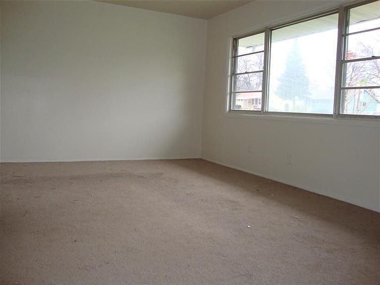 2nd image of 4285 Wolf Rd