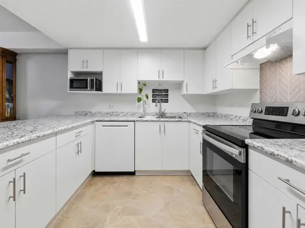 7139 133a St #103, Surrey, BC V3W 8A1