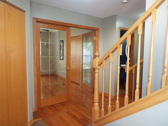 2nd image of 595 Suncrest Dr