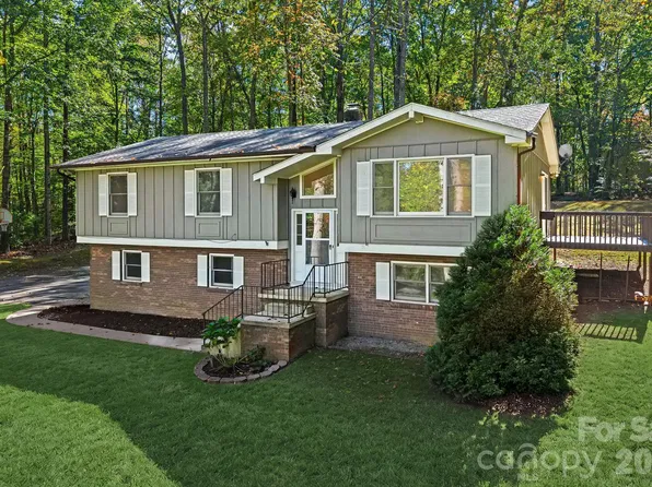 90 Melton Rd, Candler, NC 28715