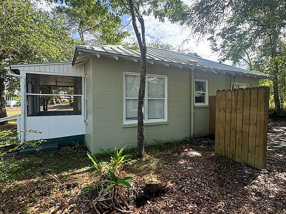 5th image of 102/104 1st St SE