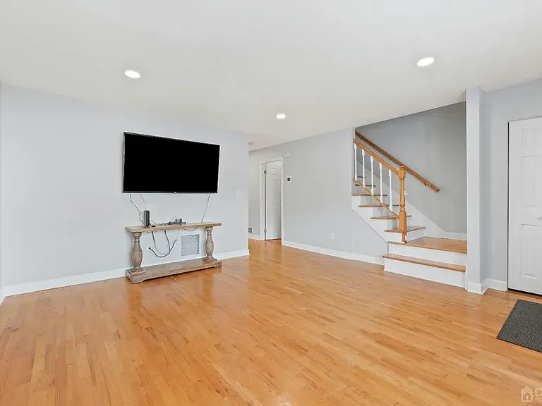 427 Gambocz Ct — Photo 8