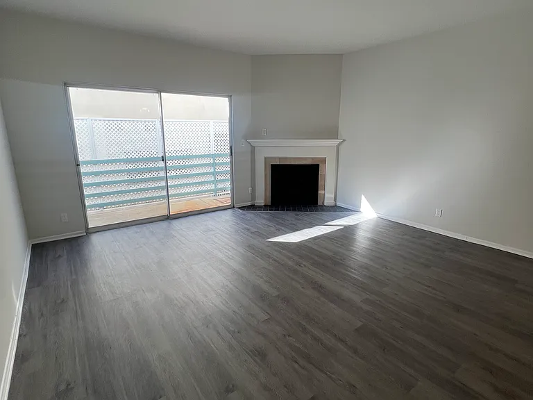 11738 Mayfield Ave #104 — Photo 9
