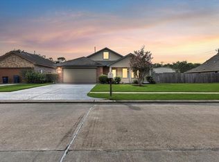 8113 Lost Ln, Dickinson, TX 77539