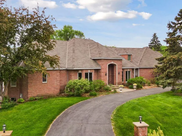 1 Columbine Ln, North Oaks, MN 55127