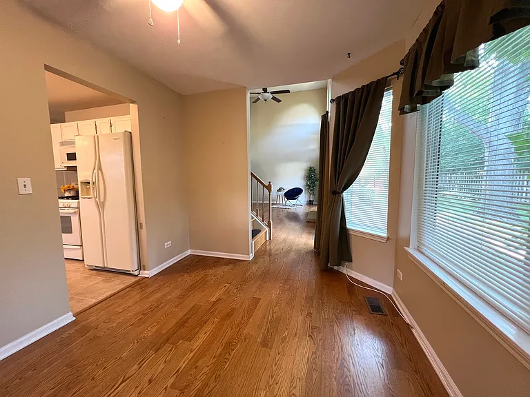 812 Canterbury Ln — Photo 10