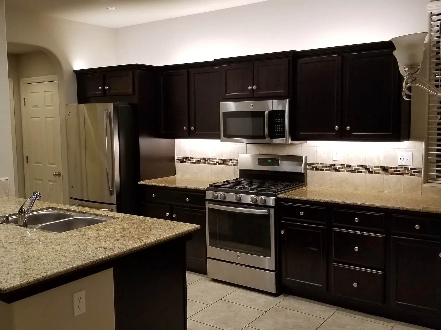 3 bed, 1660 sqft, $2,245 — Photo 4
