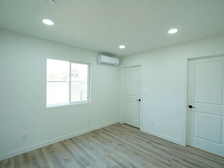 4805 Charlotte Way — Photo 20