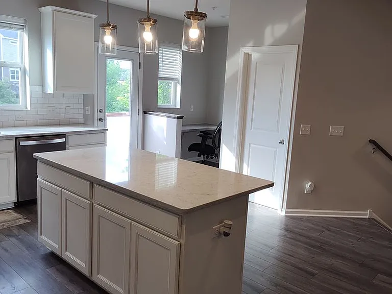 5236 Hampton St NE — Photo 23