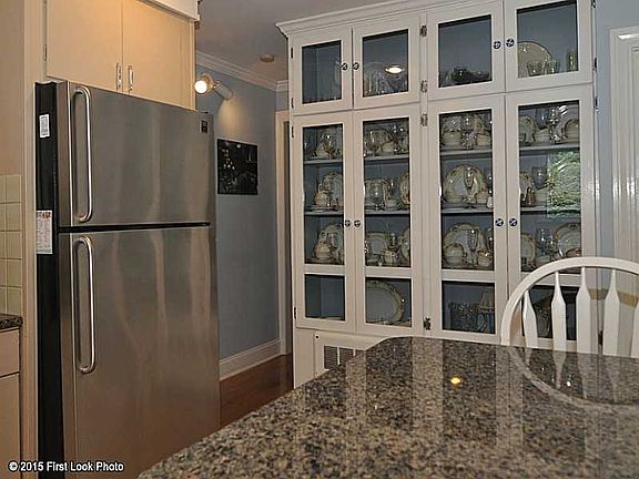 4th image of 265 Oaklawn Ave