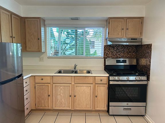 2nd image of 1109 San Pascual St #5