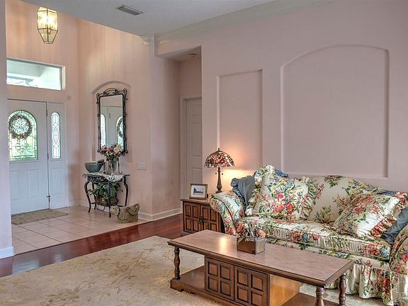 2nd image of 1216 Crest Ct