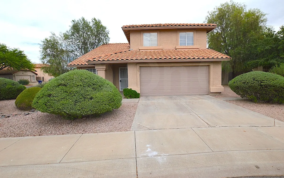 4 bed, 2.5 bath, 2018 sqft, $2,799 — Photo 1