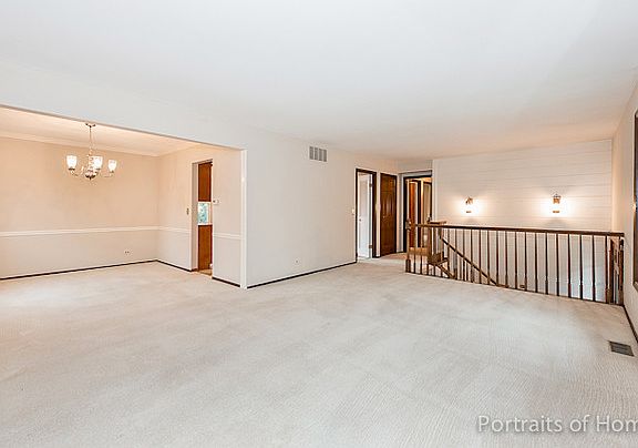3rd image of 23W231 Windsor Dr
