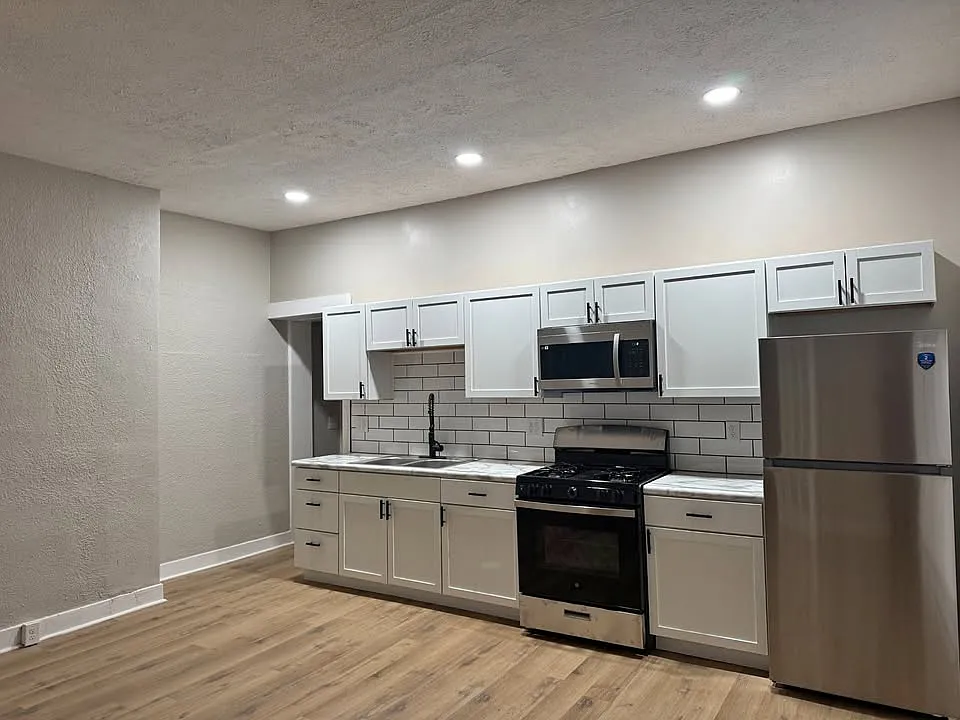 2 bed, 900 sqft, $1,200 — Photo 2